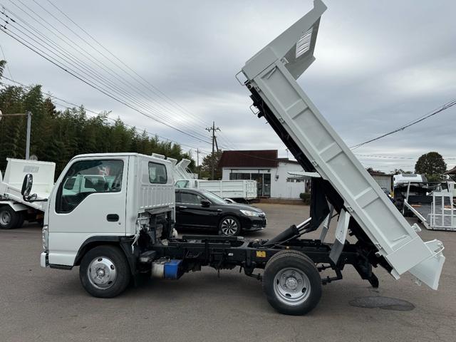 エルフトラック ダンプ　３トンダンプ　低床ダンプ　最大積載量３０００ｋｇ　電動コボレーン付　ＭＴ６　排ガス適合車　ＮＯ・１９（7枚目）