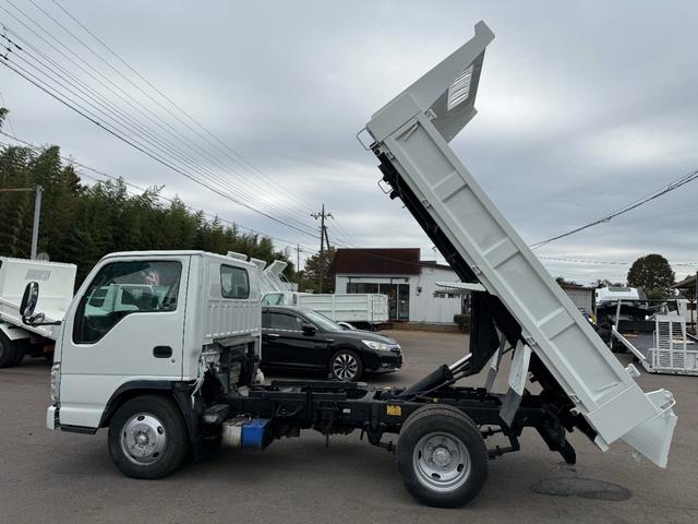 エルフトラック ダンプ　３トンダンプ　低床ダンプ　最大積載量３０００ｋｇ　電動コボレーン付　ＭＴ６　排ガス適合車　ＮＯ・１９（8枚目）