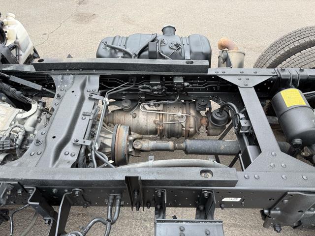 エルフトラック ダンプ　３トンダンプ　低床ダンプ　最大積載量３０００ｋｇ　電動コボレーン付　ＭＴ６　排ガス適合車　ＮＯ・１９（11枚目）