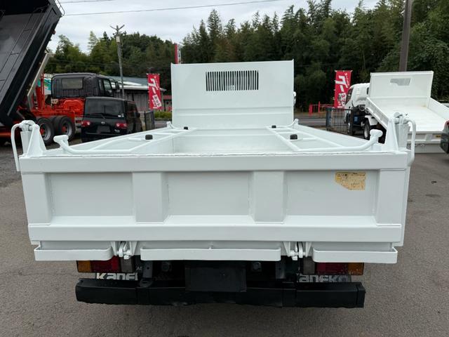 エルフトラック ダンプ　３トンダンプ　低床ダンプ　最大積載量３０００ｋｇ　電動コボレーン付　ＭＴ６　排ガス適合車　ＮＯ・１９（13枚目）