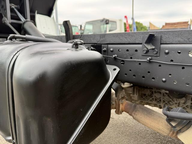 エルフトラック ダンプ　３トンダンプ　低床ダンプ　最大積載量３０００ｋｇ　電動コボレーン付　ＭＴ６　排ガス適合車　ＮＯ・１９（17枚目）