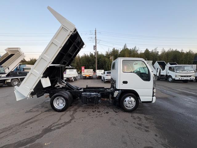 エルフトラック ダンプ　３ｔダンプ　低床　最大積載量３０００ｋｇ　ＭＴ５　排ガス適合車　ＮＯ・４（4枚目）