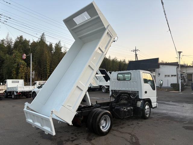 エルフトラック ダンプ　３ｔダンプ　低床　最大積載量３０００ｋｇ　ＭＴ５　排ガス適合車　ＮＯ・４（5枚目）