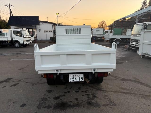 エルフトラック ダンプ　３ｔダンプ　低床　最大積載量３０００ｋｇ　ＭＴ５　排ガス適合車　ＮＯ・４（8枚目）