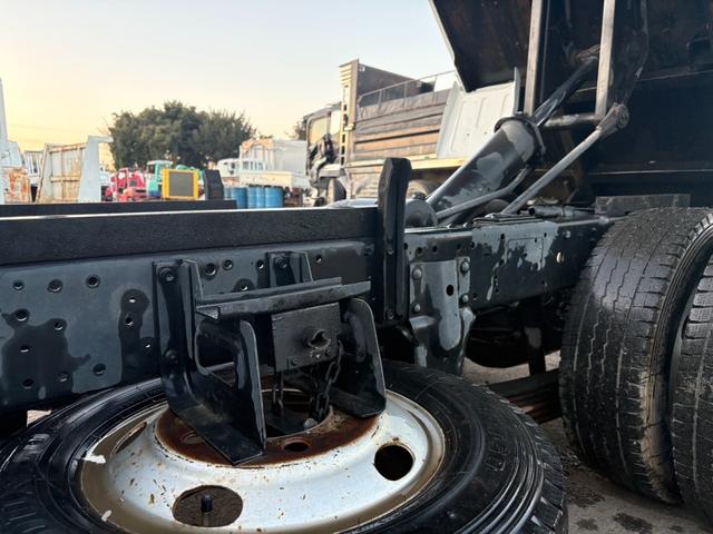 エルフトラック ダンプ　３ｔダンプ　低床　最大積載量３０００ｋｇ　ＭＴ５　排ガス適合車　ＮＯ・４（10枚目）
