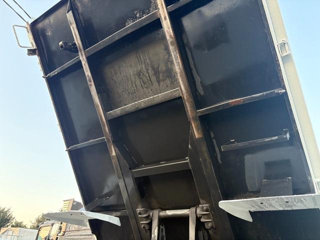 エルフトラック ダンプ　３ｔダンプ　低床　最大積載量３０００ｋｇ　ＭＴ５　排ガス適合車　ＮＯ・４（11枚目）