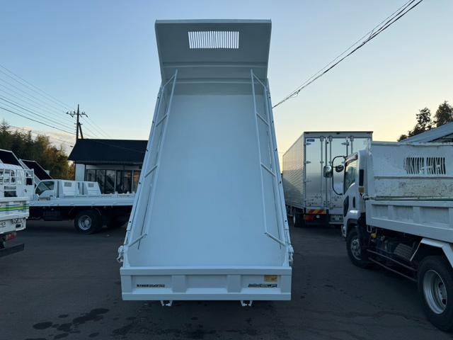 エルフトラック ダンプ 低床ダンプ 4WD 四駆 DPDなし 最大積載量2000kg 排ガス適合車 MT5 NO・9(4枚目)