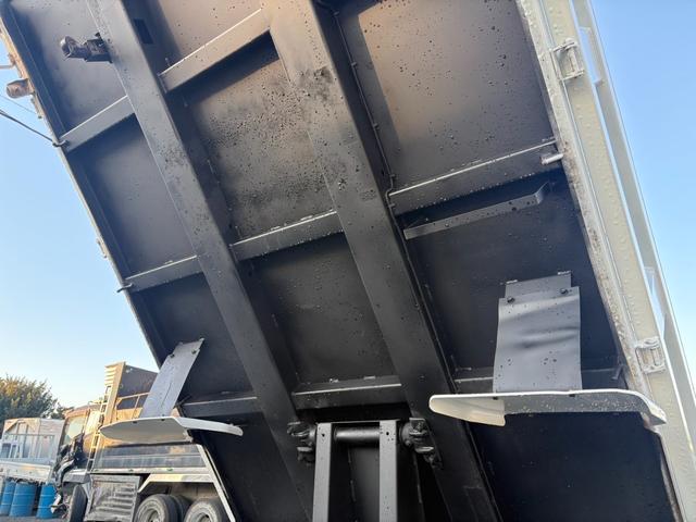 エルフトラック ダンプ 3tダンプ 低床 最大積載量3000kg コボレーン付 ETC付MT6 排ガス適合車 NO・10(18枚目)