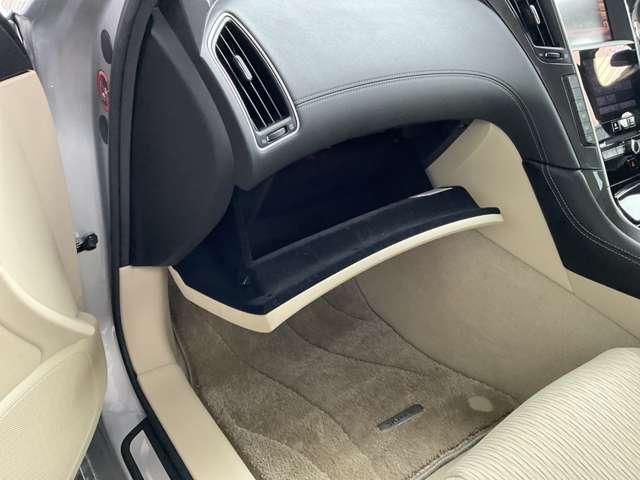 スカイライン ３５０ＧＴ　ＦＯＵＲ　ハイブリッド　４ＷＤ・メモリーナビ・フルセグＴＶ・ＤＶＤ再生・Ｂｌｕｅｔｏｏｔｈ・アラウンドビューモニター・クルーズコントロール・ＥＴＣ・オートエアコン・衝突軽減・踏み間違い防止・ＬＥＤライト・１７インチアルミ（25枚目）