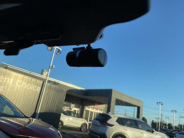 エクストレイル Ｘ　ｅ－４ＯＲＣＥ　９０周年記念車　メモリーナビ・フルセグＴＶ・Ｂｌｕｅｔｏｏｔｈ・アラウンドビューモニター・プロパイロット・ＥＴＣ・ドライブレコーダー・スマートルームミラー・シートヒーター・ＬＥＤライト・１８インチアルミ（10枚目）