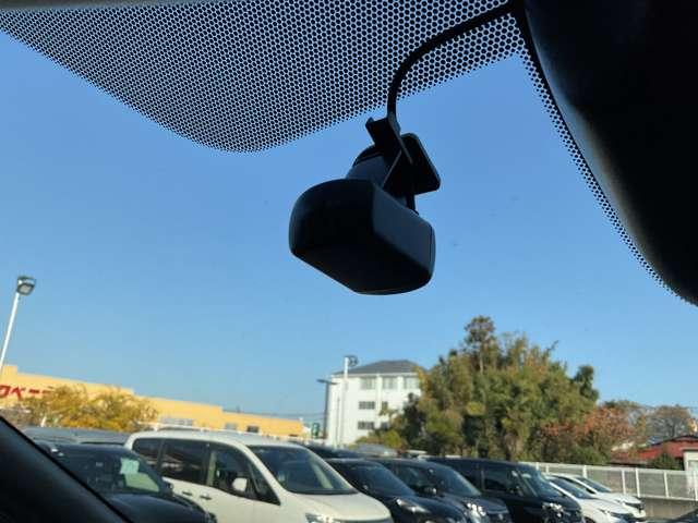 セレナ １．２　ｅ－ＰＯＷＥＲ　ハイウェイスター　Ｖ　３６０°カメラ　エマジェンシーブレーキ　スマキー　バックカメラ　ＬＥＤ　レーンアシスト　ＥＴＣ　イモビ　サイドカーテンエアバック　フルオートエアコン　アルミホイール　エアバック　メモリーナビ　ナビＴＶ（9枚目）