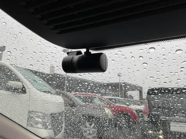 ノート Ｘ　メモリーナビ・フルセグＴＶ・Ｂｌｕｅｔｏｏｔｈ・アラウンドビューモニター・ＥＴＣ・ドライブレコーダー・スマートルームミラー・オートエアコン・衝突軽減・踏み間違い防止・ＬＥＤライト（10枚目）