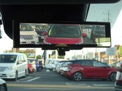【スマートルームミラー】車両後方のカメラ映像をミラー面に映し出します。車内の状況や天候などに影響されずいつでもクリアな後方の視界が得られます♪ 5