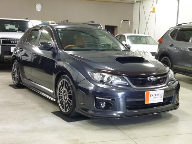 インプレッサ WRX STI Aライン STI4本出し パドルシフト付5AT プッシュスタート/スマートキー2本 パワー機能付オレンジレザーシート チルト/スライド機能付サンルーフ フルセグTV 走行中視聴 純正18インチアルミ カーボンパーツ(5枚目)