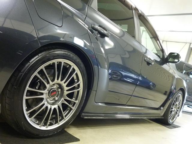 インプレッサ WRX STI Aライン STI4本出し パドルシフト付5AT プッシュスタート/スマートキー2本 パワー機能付オレンジレザーシート チルト/スライド機能付サンルーフ フルセグTV 走行中視聴 純正18インチアルミ カーボンパーツ(12枚目)