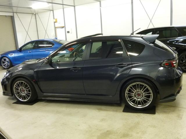 インプレッサ WRX STI Aライン STI4本出し パドルシフト付5AT プッシュスタート/スマートキー2本 パワー機能付オレンジレザーシート チルト/スライド機能付サンルーフ フルセグTV 走行中視聴 純正18インチアルミ カーボンパーツ(18枚目)
