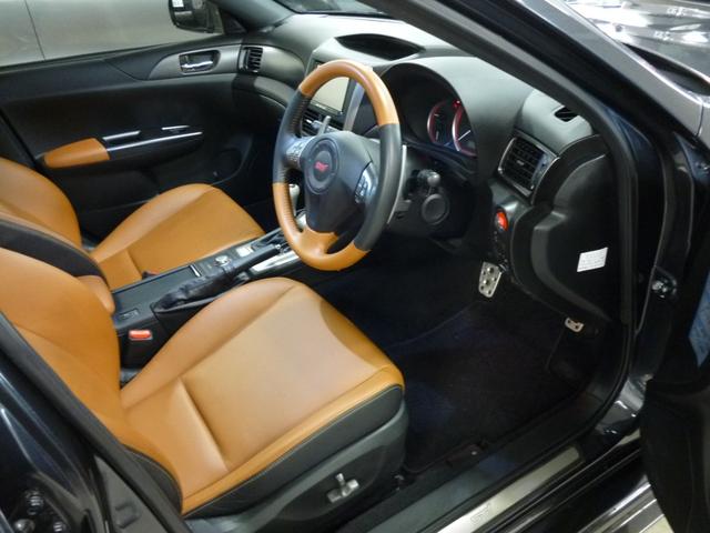 インプレッサ WRX STI Aライン STI4本出し パドルシフト付5AT プッシュスタート/スマートキー2本 パワー機能付オレンジレザーシート チルト/スライド機能付サンルーフ フルセグTV 走行中視聴 純正18インチアルミ カーボンパーツ(49枚目)