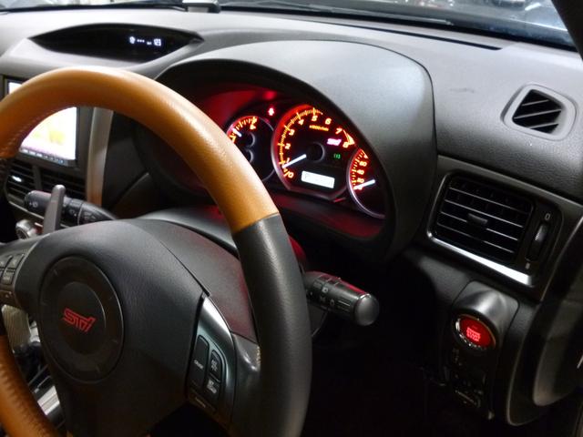 インプレッサ WRX STI Aライン STI4本出し パドルシフト付5AT プッシュスタート/スマートキー2本 パワー機能付オレンジレザーシート チルト/スライド機能付サンルーフ フルセグTV 走行中視聴 純正18インチアルミ カーボンパーツ(50枚目)