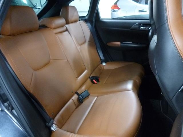 インプレッサ WRX STI Aライン STI4本出し パドルシフト付5AT プッシュスタート/スマートキー2本 パワー機能付オレンジレザーシート チルト/スライド機能付サンルーフ フルセグTV 走行中視聴 純正18インチアルミ カーボンパーツ(62枚目)
