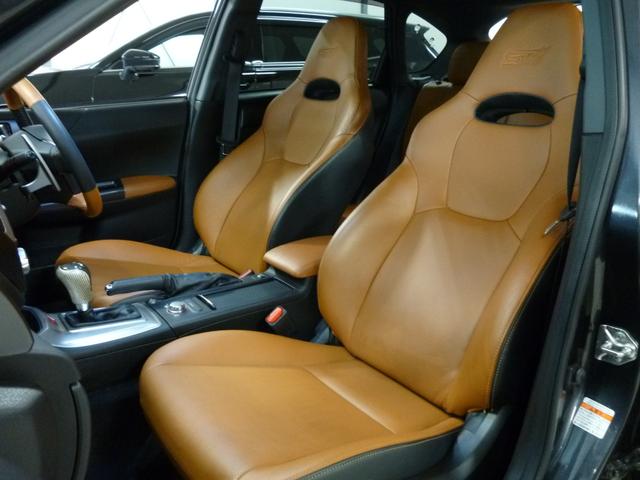 インプレッサ WRX STI Aライン STI4本出し パドルシフト付5AT プッシュスタート/スマートキー2本 パワー機能付オレンジレザーシート チルト/スライド機能付サンルーフ フルセグTV 走行中視聴 純正18インチアルミ カーボンパーツ(70枚目)