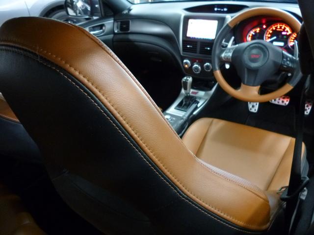 インプレッサ WRX STI Aライン STI4本出し パドルシフト付5AT プッシュスタート/スマートキー2本 パワー機能付オレンジレザーシート チルト/スライド機能付サンルーフ フルセグTV 走行中視聴 純正18インチアルミ カーボンパーツ(75枚目)