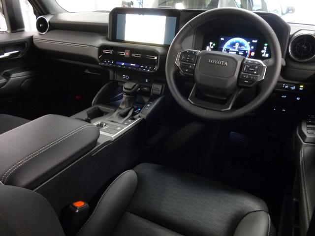 ランドクルーザー250 VX ベンチレーション機能付きブラック本革 チルト&スライドサンルーフ ブラックルーフレール 純正フロアマット バイザー ETC2.0 フルセグTV レーダークルーズコントロール 24時間屋内保管(74枚目)