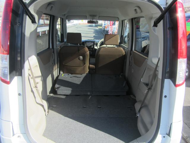 リアシートを倒せば荷室も広々使えます！