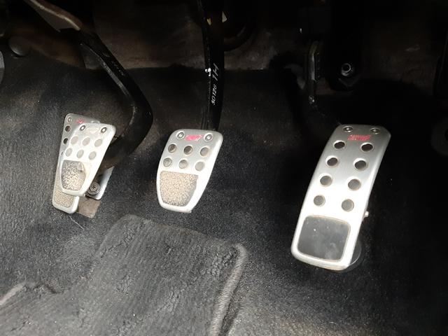 フォレスター ２．０ｉ－Ｌ　４ＷＤ　６速ＭＴ　ガナドールマフラー　社外ナビ　　柿本インテークチャンバー　ＳＴＩタワーバー　ＳＴＩアルミペダル　バックカメラ　電動シート　シートヒーター　Ｂｌｕｅｔｏｏｔｈ　ＥＴＣ　横滑り防止装置　ＨＩＤ（24枚目）