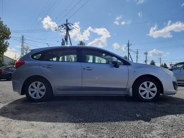 インプレッサスポーツ １．６ｉ　４ＷＤ　５速マニュアル　ストラーダナビ　バックカメラ　Ｂｌｕｅｔｏｏｔｈ　ハンズフリー　ＥＴＣ　横滑り防止装置（ＶＤＣ）禁煙車　純正フロアマット　ＵＳＢ接続　ライトレベライザー　キーレスキー（スペアキー付）（4枚目）