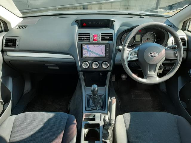 インプレッサスポーツ １．６ｉ　４ＷＤ　５速マニュアル　ストラーダナビ　バックカメラ　Ｂｌｕｅｔｏｏｔｈ　ハンズフリー　ＥＴＣ　横滑り防止装置（ＶＤＣ）禁煙車　純正フロアマット　ＵＳＢ接続　ライトレベライザー　キーレスキー（スペアキー付）（9枚目）