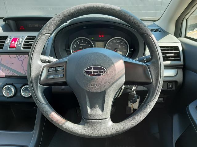 インプレッサスポーツ １．６ｉ　４ＷＤ　５速マニュアル　ストラーダナビ　バックカメラ　Ｂｌｕｅｔｏｏｔｈ　ハンズフリー　ＥＴＣ　横滑り防止装置（ＶＤＣ）禁煙車　純正フロアマット　ＵＳＢ接続　ライトレベライザー　キーレスキー（スペアキー付）（10枚目）