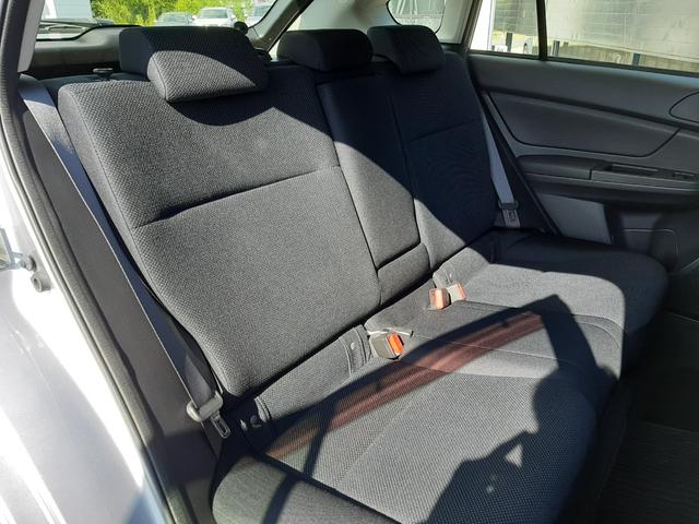 インプレッサスポーツ １．６ｉ　４ＷＤ　５速マニュアル　ストラーダナビ　バックカメラ　Ｂｌｕｅｔｏｏｔｈ　ハンズフリー　ＥＴＣ　横滑り防止装置（ＶＤＣ）禁煙車　純正フロアマット　ＵＳＢ接続　ライトレベライザー　キーレスキー（スペアキー付）（12枚目）