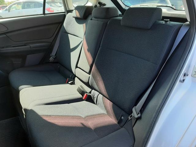 インプレッサスポーツ １．６ｉ　４ＷＤ　５速マニュアル　ストラーダナビ　バックカメラ　Ｂｌｕｅｔｏｏｔｈ　ハンズフリー　ＥＴＣ　横滑り防止装置（ＶＤＣ）禁煙車　純正フロアマット　ＵＳＢ接続　ライトレベライザー　キーレスキー（スペアキー付）（15枚目）