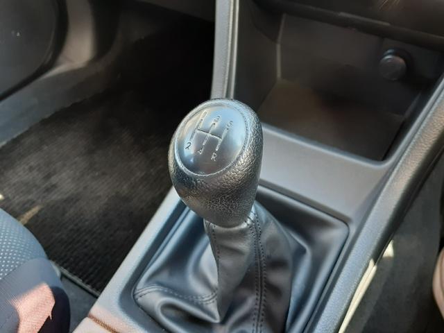 インプレッサスポーツ １．６ｉ　４ＷＤ　５速マニュアル　ストラーダナビ　バックカメラ　Ｂｌｕｅｔｏｏｔｈ　ハンズフリー　ＥＴＣ　横滑り防止装置（ＶＤＣ）禁煙車　純正フロアマット　ＵＳＢ接続　ライトレベライザー　キーレスキー（スペアキー付）（18枚目）