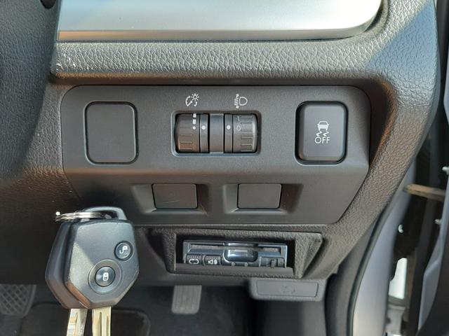 インプレッサスポーツ １．６ｉ　４ＷＤ　５速マニュアル　ストラーダナビ　バックカメラ　Ｂｌｕｅｔｏｏｔｈ　ハンズフリー　ＥＴＣ　横滑り防止装置（ＶＤＣ）禁煙車　純正フロアマット　ＵＳＢ接続　ライトレベライザー　キーレスキー（スペアキー付）（19枚目）