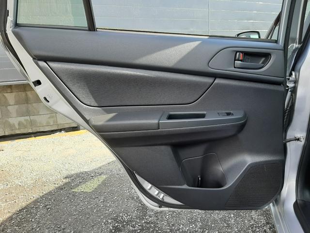 インプレッサスポーツ １．６ｉ　４ＷＤ　５速マニュアル　ストラーダナビ　バックカメラ　Ｂｌｕｅｔｏｏｔｈ　ハンズフリー　ＥＴＣ　横滑り防止装置（ＶＤＣ）禁煙車　純正フロアマット　ＵＳＢ接続　ライトレベライザー　キーレスキー（スペアキー付）（31枚目）