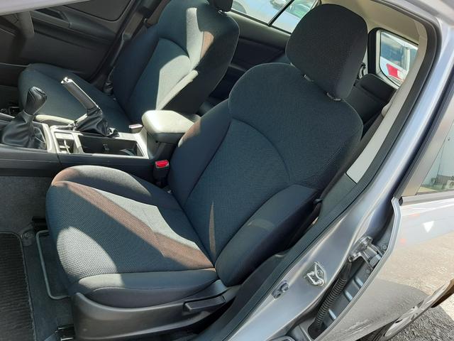 インプレッサスポーツ １．６ｉ　４ＷＤ　５速マニュアル　ストラーダナビ　バックカメラ　Ｂｌｕｅｔｏｏｔｈ　ハンズフリー　ＥＴＣ　横滑り防止装置（ＶＤＣ）禁煙車　純正フロアマット　ＵＳＢ接続　ライトレベライザー　キーレスキー（スペアキー付）（34枚目）