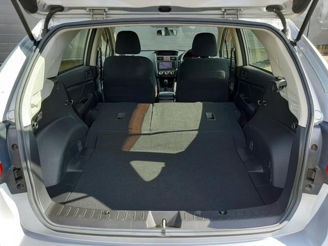 インプレッサスポーツ １．６ｉ　４ＷＤ　５速マニュアル　ストラーダナビ　バックカメラ　Ｂｌｕｅｔｏｏｔｈ　ハンズフリー　ＥＴＣ　横滑り防止装置（ＶＤＣ）禁煙車　純正フロアマット　ＵＳＢ接続　ライトレベライザー　キーレスキー（スペアキー付）（35枚目）