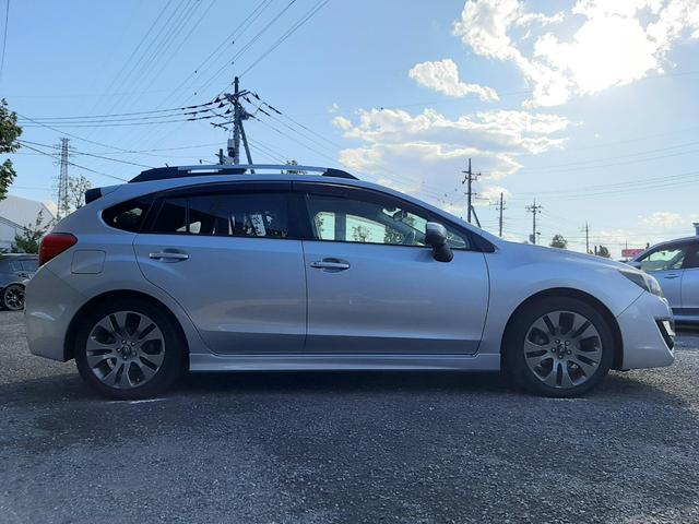 インプレッサスポーツ ２．０ｉアイサイト　アクティブスタイル　４ＷＤ　サンルーフ　電動シート　アダプティブクルーズコントロール　ルーフレール　ハーフレザー席　ＥＴＣ　パドルシフト　禁煙車　スマートキー　プッシュスタート　寒冷地仕様　ＨＩＤライト　リアフォグ　専用１７ＡＷ（4枚目）