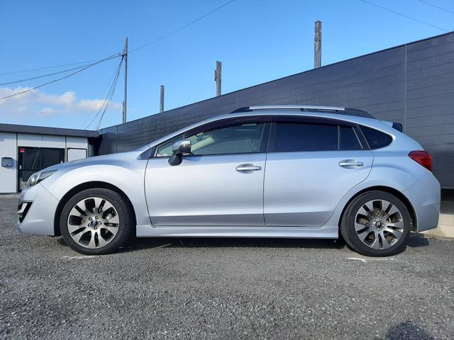 インプレッサスポーツ ２．０ｉアイサイト　アクティブスタイル　４ＷＤ　サンルーフ　電動シート　アダプティブクルーズコントロール　ルーフレール　ハーフレザー席　ＥＴＣ　パドルシフト　禁煙車　スマートキー　プッシュスタート　寒冷地仕様　ＨＩＤライト　リアフォグ　専用１７ＡＷ（5枚目）