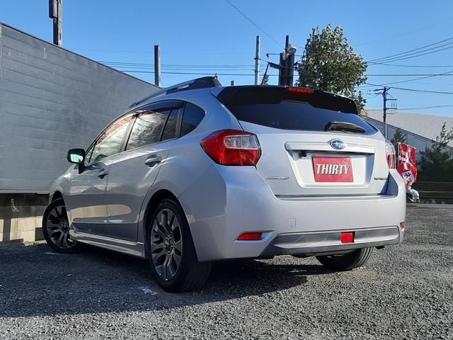 インプレッサスポーツ ２．０ｉアイサイト　アクティブスタイル　４ＷＤ　サンルーフ　電動シート　アダプティブクルーズコントロール　ルーフレール　ハーフレザー席　ＥＴＣ　パドルシフト　禁煙車　スマートキー　プッシュスタート　寒冷地仕様　ＨＩＤライト　リアフォグ　専用１７ＡＷ（8枚目）