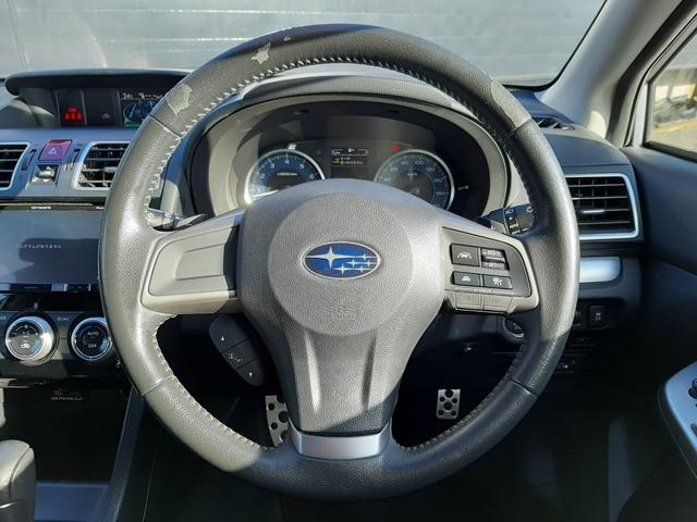 インプレッサスポーツ ２．０ｉアイサイト　アクティブスタイル　４ＷＤ　サンルーフ　電動シート　アダプティブクルーズコントロール　ルーフレール　ハーフレザー席　ＥＴＣ　パドルシフト　禁煙車　スマートキー　プッシュスタート　寒冷地仕様　ＨＩＤライト　リアフォグ　専用１７ＡＷ（10枚目）