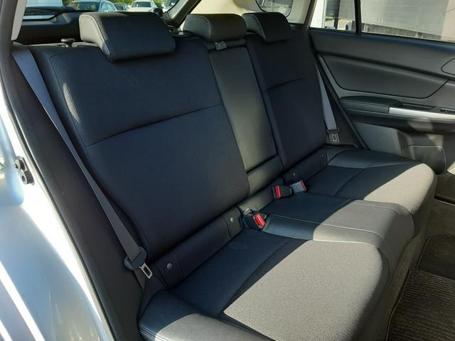 インプレッサスポーツ ２．０ｉアイサイト　アクティブスタイル　４ＷＤ　サンルーフ　電動シート　アダプティブクルーズコントロール　ルーフレール　ハーフレザー席　ＥＴＣ　パドルシフト　禁煙車　スマートキー　プッシュスタート　寒冷地仕様　ＨＩＤライト　リアフォグ　専用１７ＡＷ（12枚目）