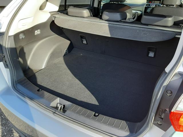 インプレッサスポーツ ２．０ｉアイサイト　アクティブスタイル　４ＷＤ　サンルーフ　電動シート　アダプティブクルーズコントロール　ルーフレール　ハーフレザー席　ＥＴＣ　パドルシフト　禁煙車　スマートキー　プッシュスタート　寒冷地仕様　ＨＩＤライト　リアフォグ　専用１７ＡＷ（13枚目）