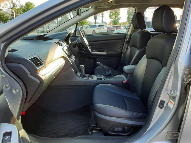 インプレッサスポーツ ２．０ｉアイサイト　アクティブスタイル　４ＷＤ　サンルーフ　電動シート　アダプティブクルーズコントロール　ルーフレール　ハーフレザー席　ＥＴＣ　パドルシフト　禁煙車　スマートキー　プッシュスタート　寒冷地仕様　ＨＩＤライト　リアフォグ　専用１７ＡＷ（14枚目）