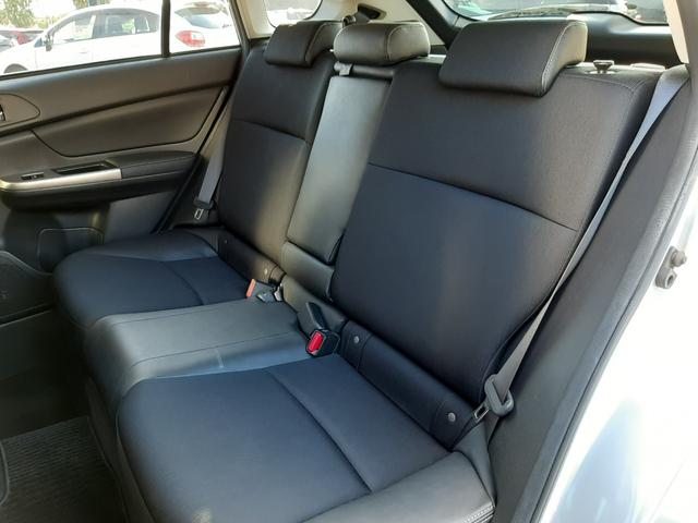 インプレッサスポーツ ２．０ｉアイサイト　アクティブスタイル　４ＷＤ　サンルーフ　電動シート　アダプティブクルーズコントロール　ルーフレール　ハーフレザー席　ＥＴＣ　パドルシフト　禁煙車　スマートキー　プッシュスタート　寒冷地仕様　ＨＩＤライト　リアフォグ　専用１７ＡＷ（15枚目）