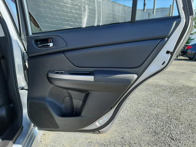 インプレッサスポーツ ２．０ｉアイサイト　アクティブスタイル　４ＷＤ　サンルーフ　電動シート　アダプティブクルーズコントロール　ルーフレール　ハーフレザー席　ＥＴＣ　パドルシフト　禁煙車　スマートキー　プッシュスタート　寒冷地仕様　ＨＩＤライト　リアフォグ　専用１７ＡＷ（29枚目）