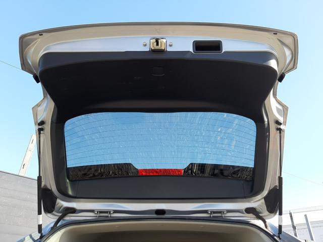 インプレッサスポーツ ２．０ｉアイサイト　アクティブスタイル　４ＷＤ　サンルーフ　電動シート　アダプティブクルーズコントロール　ルーフレール　ハーフレザー席　ＥＴＣ　パドルシフト　禁煙車　スマートキー　プッシュスタート　寒冷地仕様　ＨＩＤライト　リアフォグ　専用１７ＡＷ（30枚目）