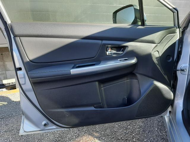 インプレッサスポーツ ２．０ｉアイサイト　アクティブスタイル　４ＷＤ　サンルーフ　電動シート　アダプティブクルーズコントロール　ルーフレール　ハーフレザー席　ＥＴＣ　パドルシフト　禁煙車　スマートキー　プッシュスタート　寒冷地仕様　ＨＩＤライト　リアフォグ　専用１７ＡＷ（31枚目）