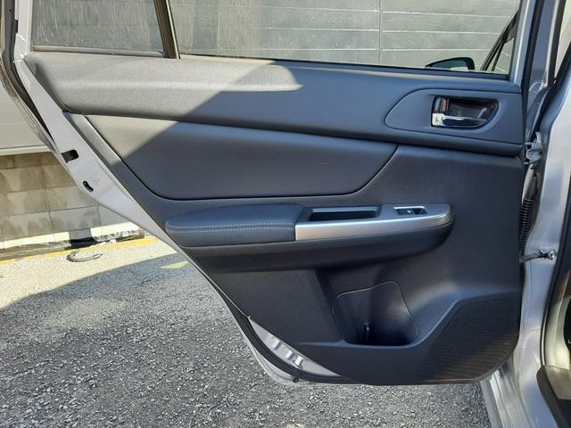 インプレッサスポーツ ２．０ｉアイサイト　アクティブスタイル　４ＷＤ　サンルーフ　電動シート　アダプティブクルーズコントロール　ルーフレール　ハーフレザー席　ＥＴＣ　パドルシフト　禁煙車　スマートキー　プッシュスタート　寒冷地仕様　ＨＩＤライト　リアフォグ　専用１７ＡＷ（32枚目）